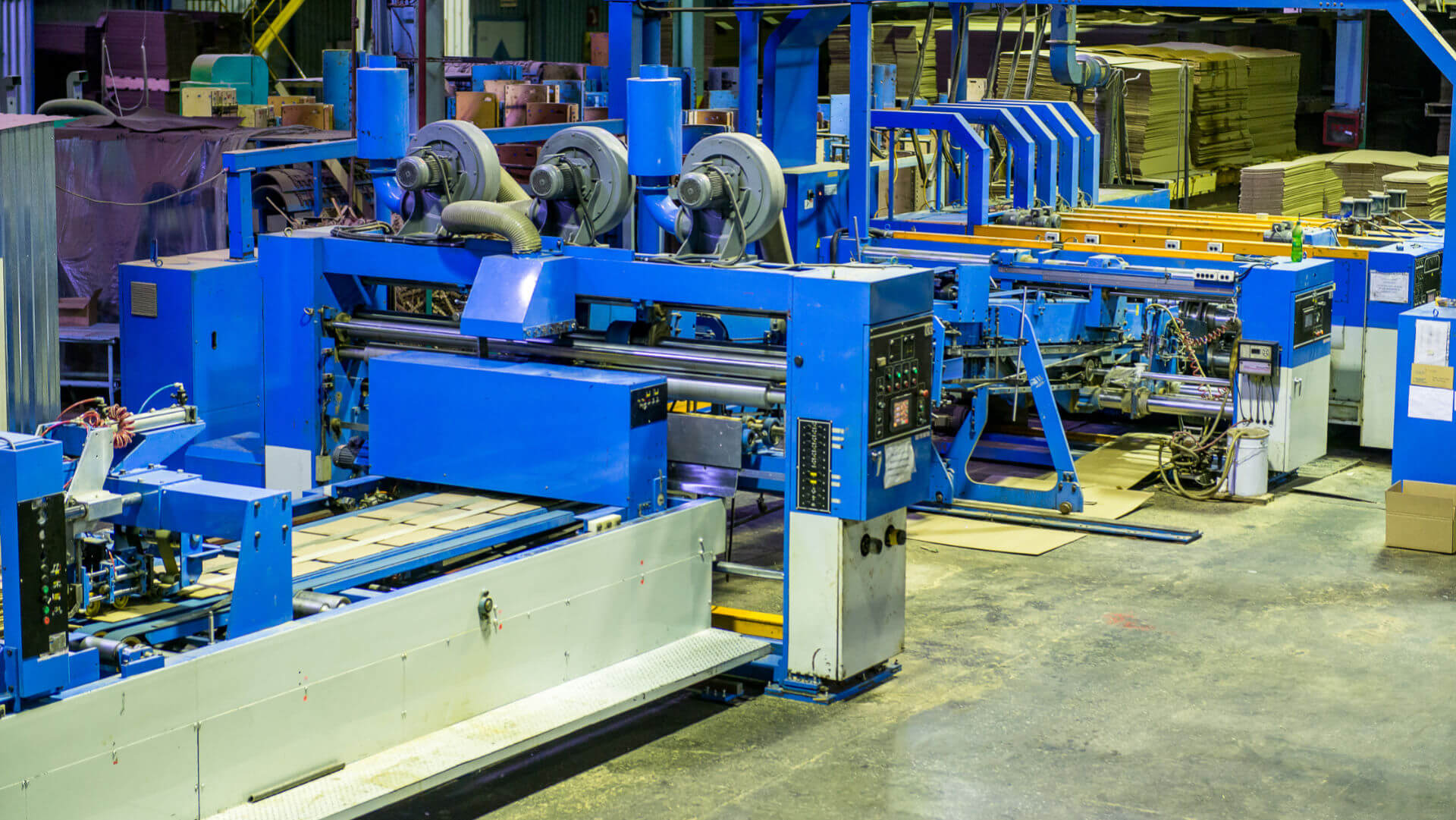 Wide shot of a large automatic production line that is using Transcyko speed reducers